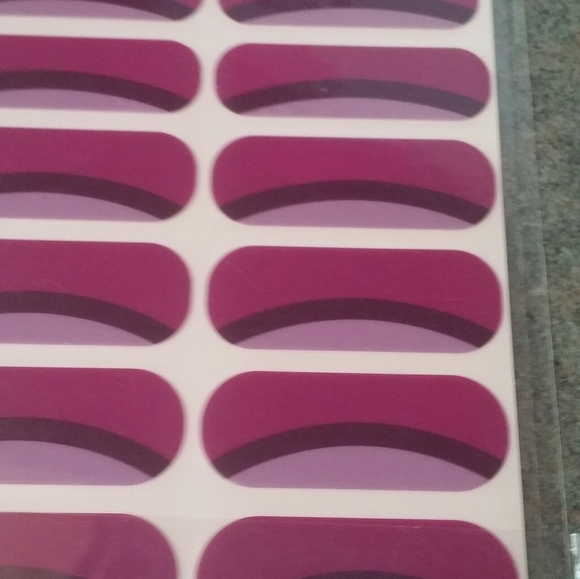Brand New Purple Design Jamberry Nails - Picture 2 of 2